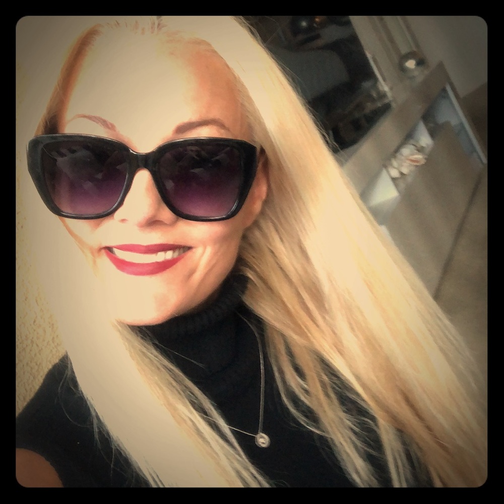 Basic black shades 😎